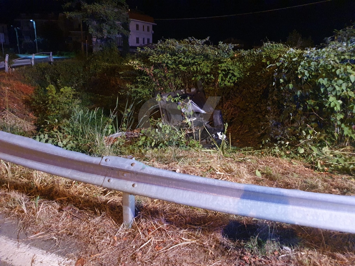 INCIDENTE A CAFASSE - Perde il controllo dell'auto e finisce fuori strada: 35enne ferito - FOTO