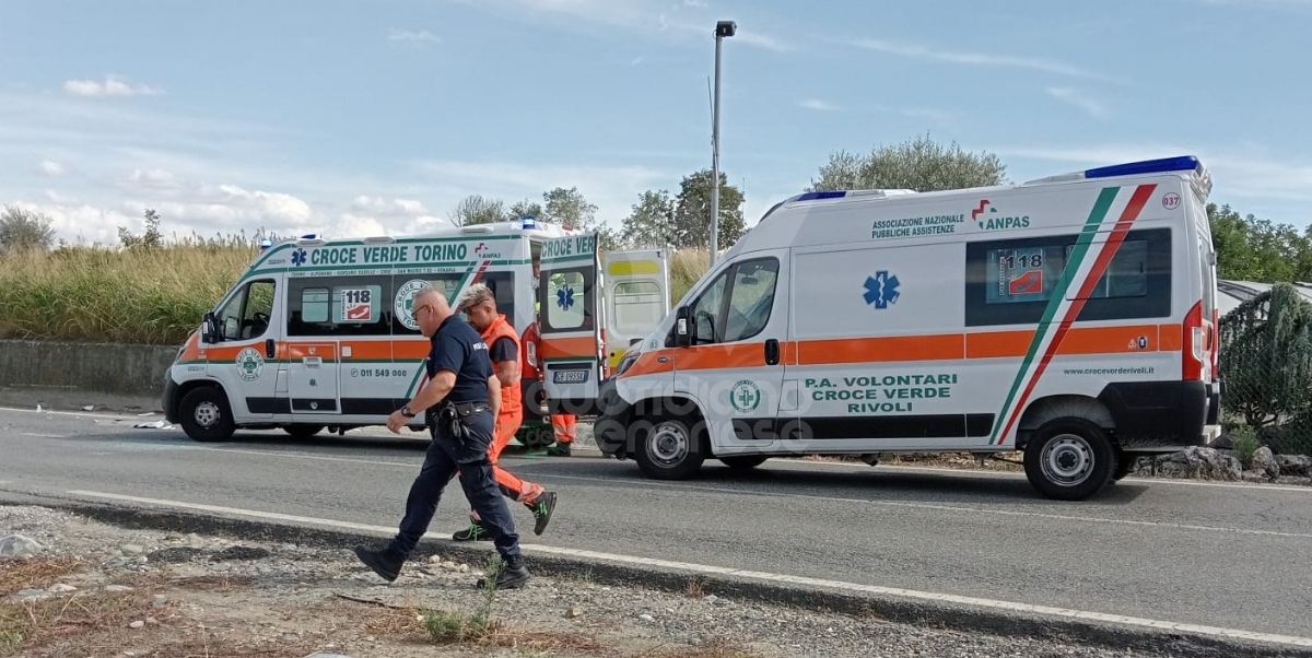 INCIDENTE AD ALPIGNANO - Motociclista grave dopo il tamponamento in via Garibaldi - FOTO