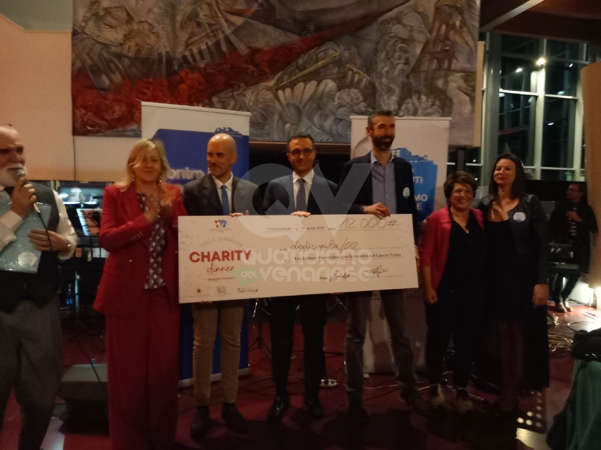 VENARIA - «Venaria Reale Charity Dinner»: 12mila euro alla Fondazione piemontese per la ricerca sul cancro - FOTO