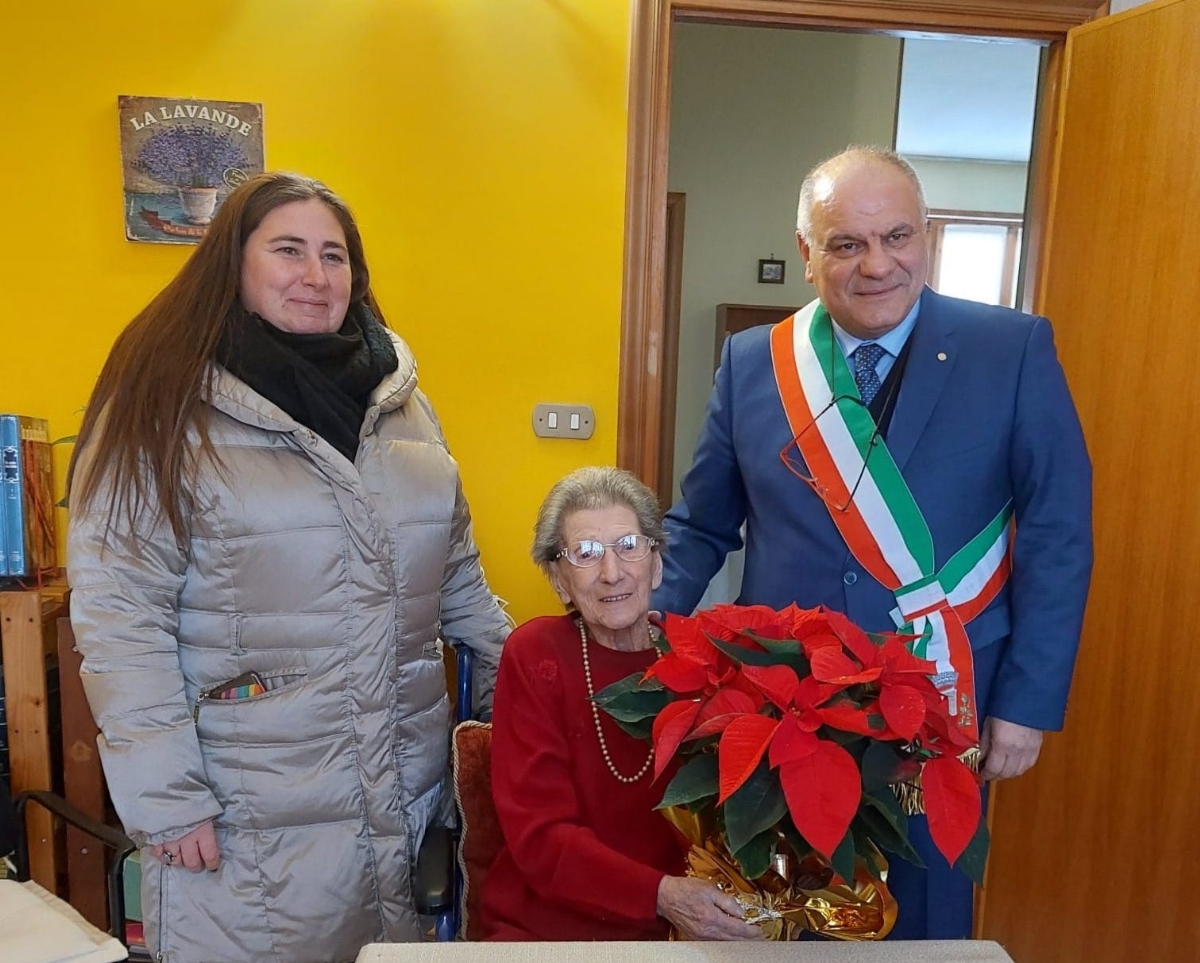 DRUENTO - Auguri a nonna Natalina, neo centenaria: festa assieme al sindaco - FOTO