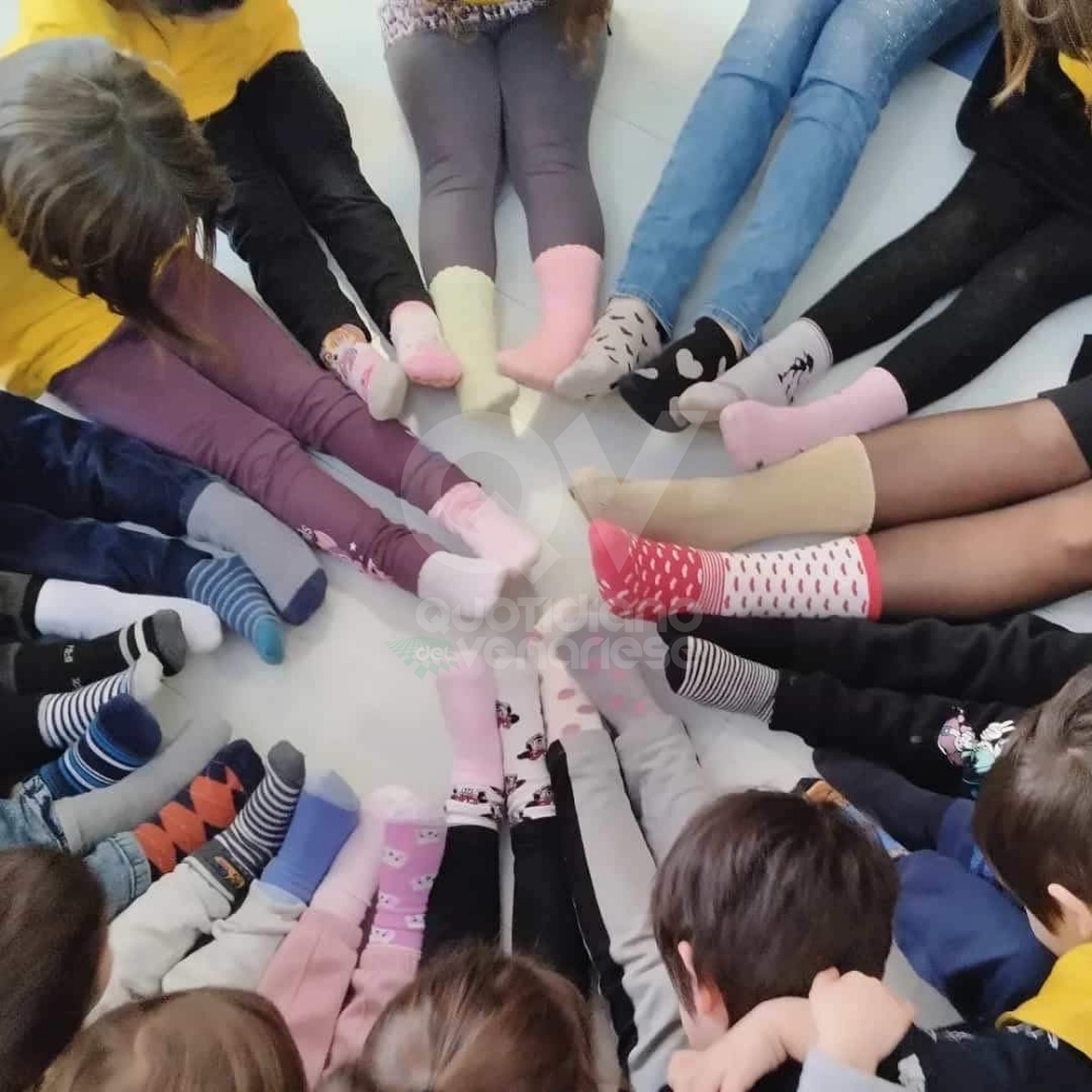 VENARIA - La Reale celebra la «Giornata dei Calzini Spaiati» - FOTO