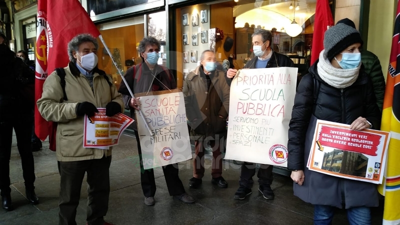 VENARIA - Anche gli studenti dello Juvarra dicono «no» alle «classi pollaio» - FOTO