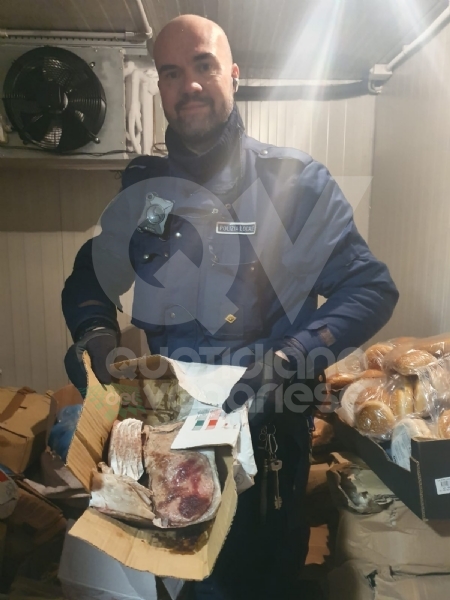 VENARIA - Cibo mal conservato e tasse non pagate: chiuso un negozio in via Mensa