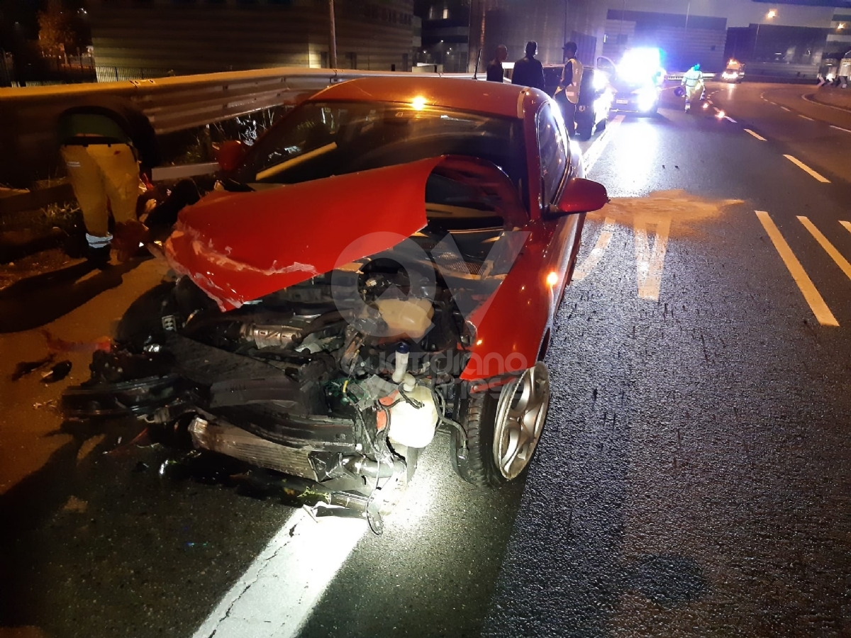 TORINO-COLLEGNO-VENARIA-RIVOLI - Notte di incidenti: due 32enni di Venaria feriti. Illeso un 24enne di Rivoli - FOTO
