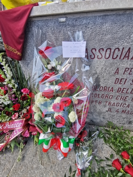 VENARIA - La città omaggia il Grande Torino. Giulivi: «Presto un luogo che celebri questa tragedia»