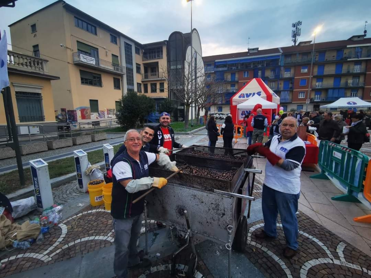 VENARIA - Dopo il successo della Castagnata, l'Avis inizia la distribuzione dei calendari 2024