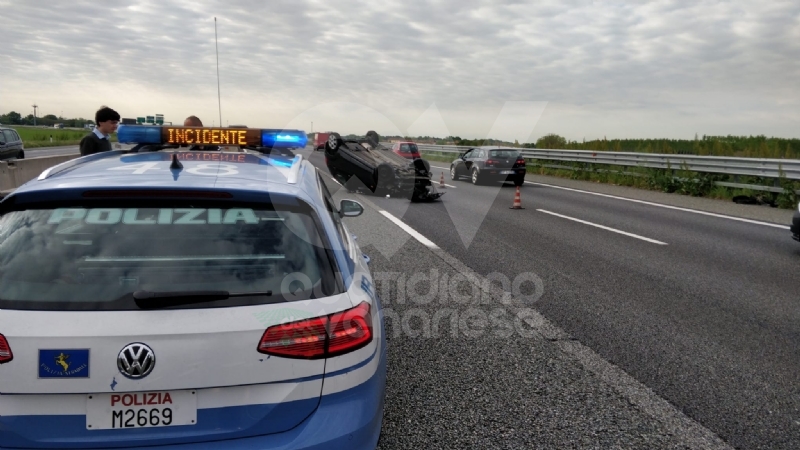 RIVOLI - Primo incidente della «Fase 2» in tangenziale: 27enne si ribalta con la sua auto, ferito