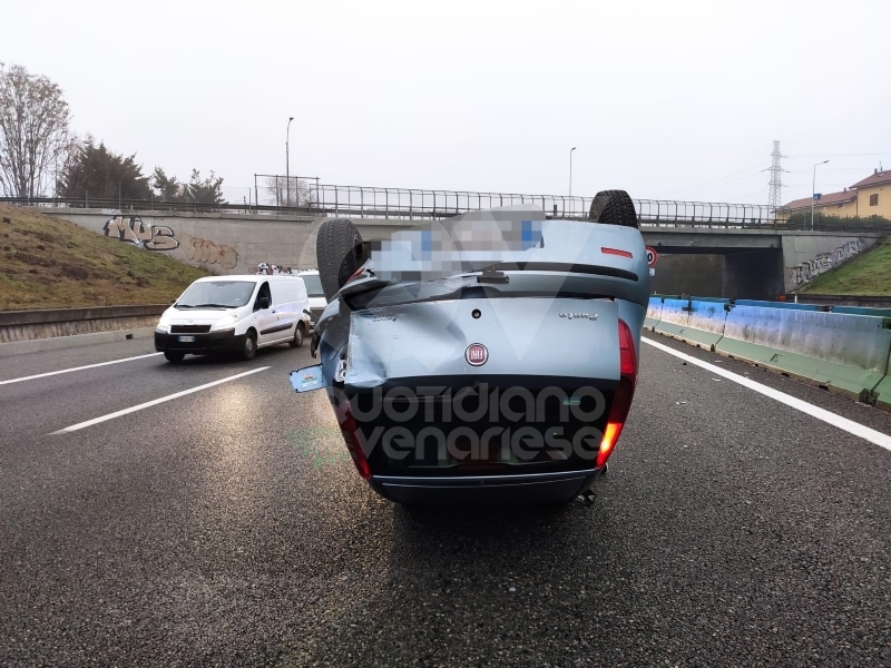 VENARIA - Auto si ribalta in tangenziale dopo lo scontro con un tir: donna ferita - FOTO