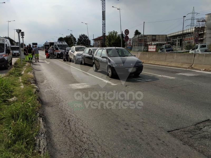 GRUGLIASCO - Tre feriti dopo il tamponamento a catena in corso Allamano