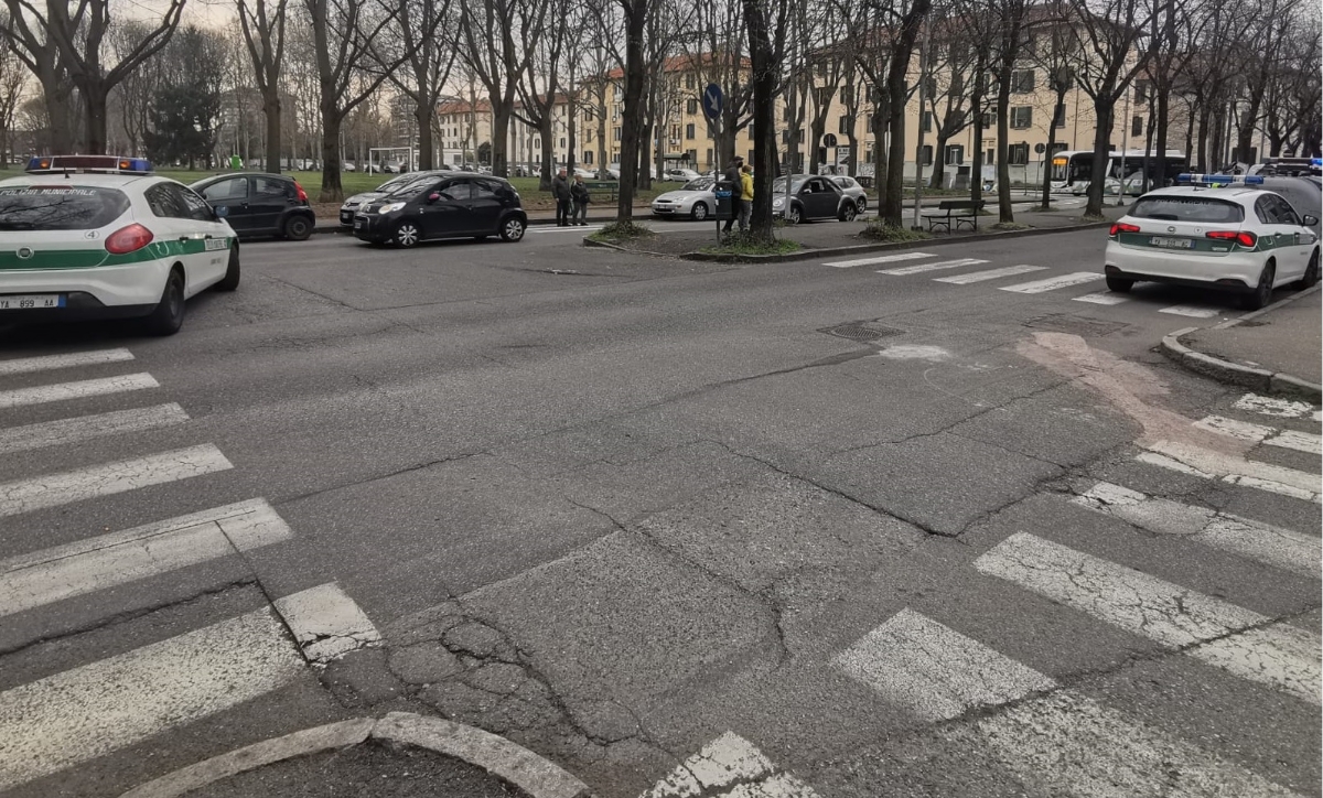 VENARIA - Bambino investito da un'auto: paura in corso Papa Giovanni XXIII - FOTO