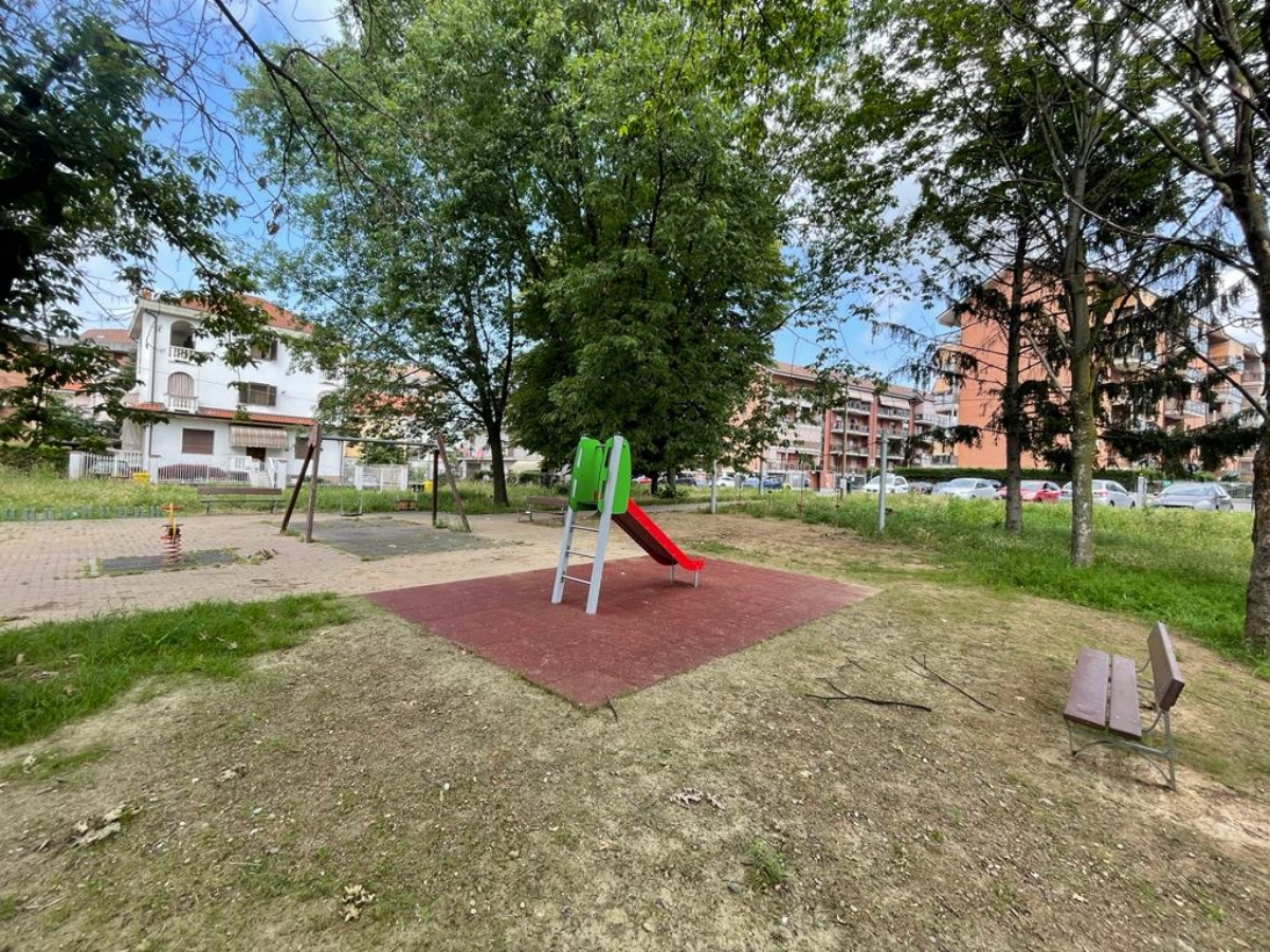 VENARIA - Nuovo look per il sottopasso Motrassino. Completata la passerella tra le vie Amati e Buozzi - FOTO