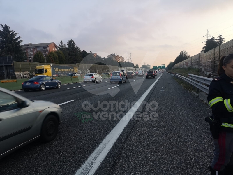 COLLEGNO - Perde il controllo dello scooter in tangenziale: 32enne rimane ferito