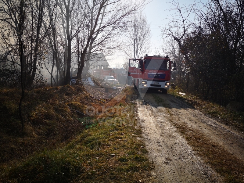 COLLEGNO - Incendio in un cascinale vicino alla statale 24