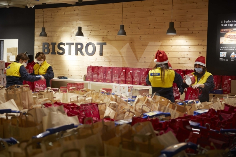 COLLEGNO - 1800 pasti caldi e 850 pacchi alimentari: il regalo di Ikea ai più bisognosi