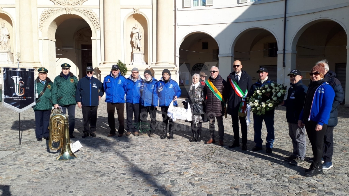 VENARIA - I Vigili del Fuoco omaggiano l'Immacolata in piazza Annunziata - FOTO