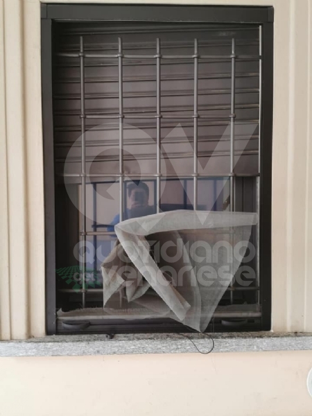 RIVOLI - Dopo l'aggressione verbale ai titolari, incendiato e vandalizzato il ristorante «King»