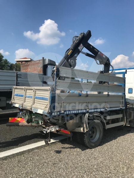 DELIRIO IN TANGENZIALE - Scontro fra due autocarri: un uomo incastrato, traffico bloccato