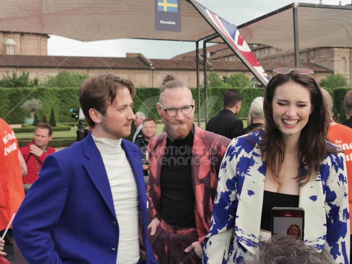 VENARIA - Eurovision, grande festa in città per il «Turquoise Carpet»: la passerella dei cantanti in gara - FOTO