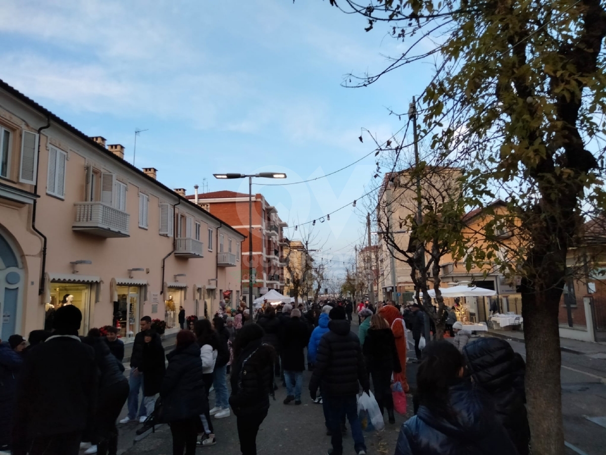 VENARIA - Immacolata ed Immaginaria: in città si respira l'atmosfera del Natale - FOTO