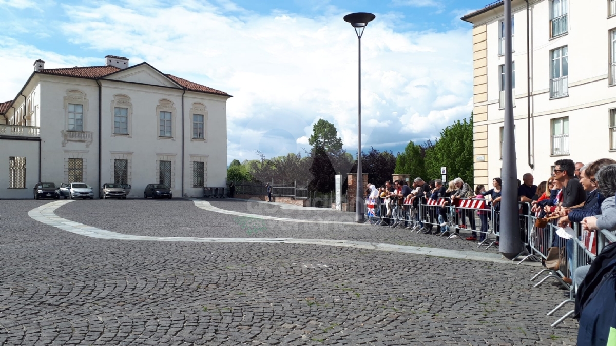 VENARIA - Eurovision, grande festa in città per il «Turquoise Carpet»: la passerella dei cantanti in gara - FOTO