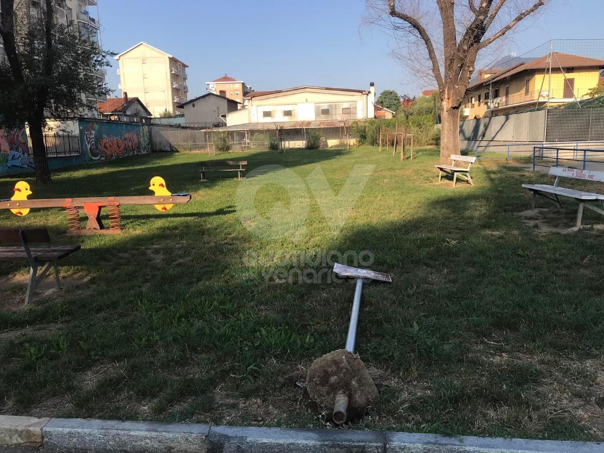 ALPIGNANO - Vandalizzato il giardino Peppino Impastato: domani presidio di legalità - FOTO