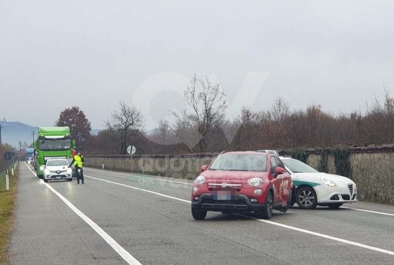 VENARIA - Auto finisce nel fosso dopo lo scontro con il suv lungo la sp1: due feriti