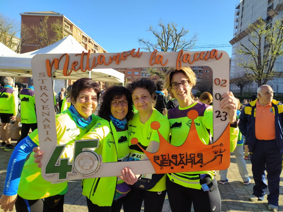 VENARIA - Una marea di gente per la «StraVenaria» e la «21 Reale» - FOTO E VIDEO