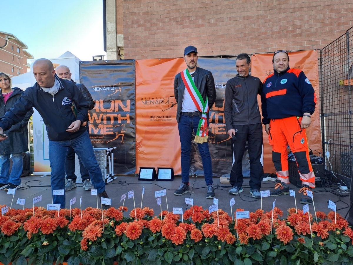 VENARIA - Una marea di gente per la «StraVenaria» e la «21 Reale» - FOTO E VIDEO