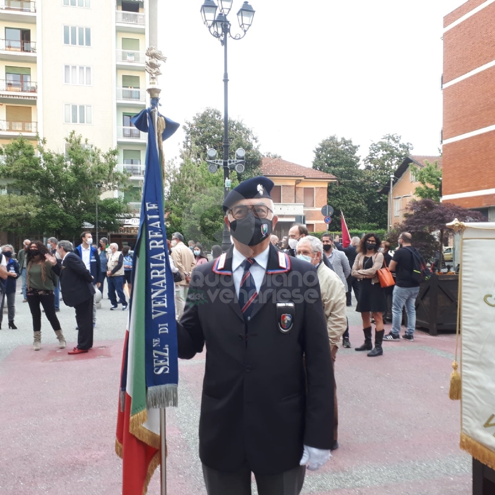 VENARIA - Con il municipio illuminato dal tricolore, la Città ha celebrato la Festa della Repubblica - FOTO