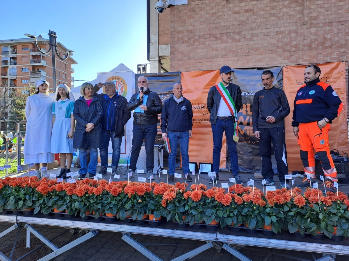 VENARIA - Una marea di gente per la «StraVenaria» e la «21 Reale» - FOTO E VIDEO