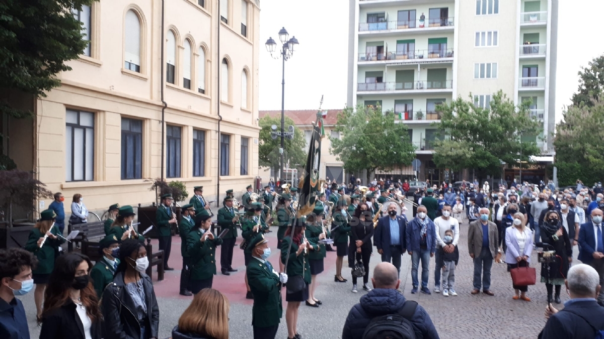 VENARIA - Con il municipio illuminato dal tricolore, la Città ha celebrato la Festa della Repubblica - FOTO