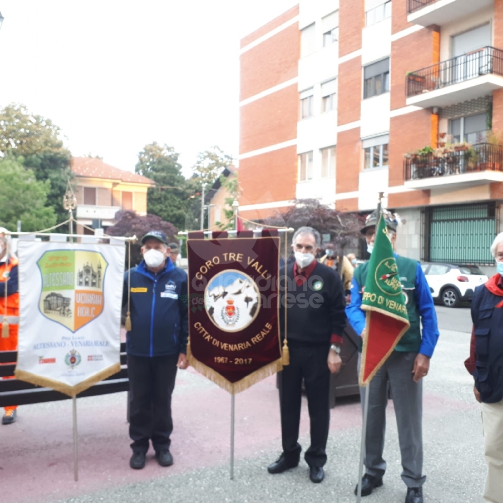 VENARIA - Con il municipio illuminato dal tricolore, la Città ha celebrato la Festa della Repubblica - FOTO