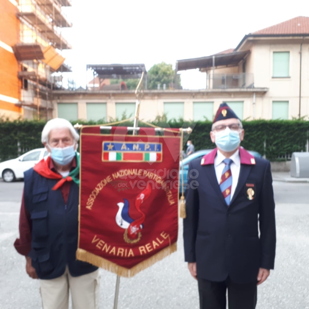 VENARIA - Con il municipio illuminato dal tricolore, la Città ha celebrato la Festa della Repubblica - FOTO