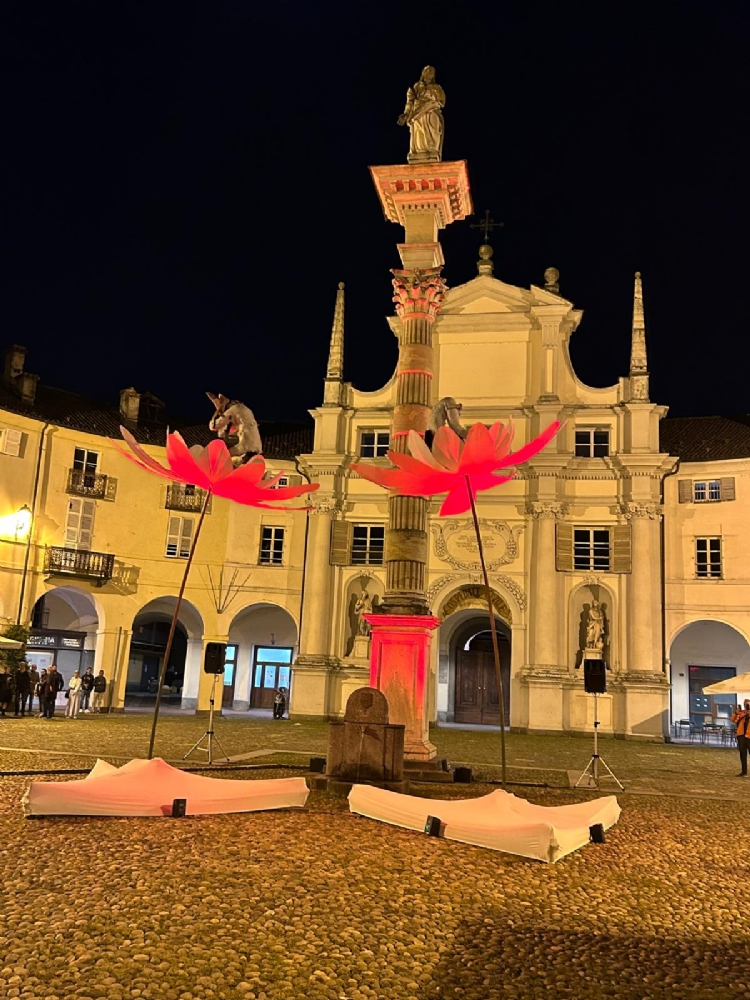 VENARIA - Bagno di folla per la ventesima edizione della «Festa delle Rose» - FOTO