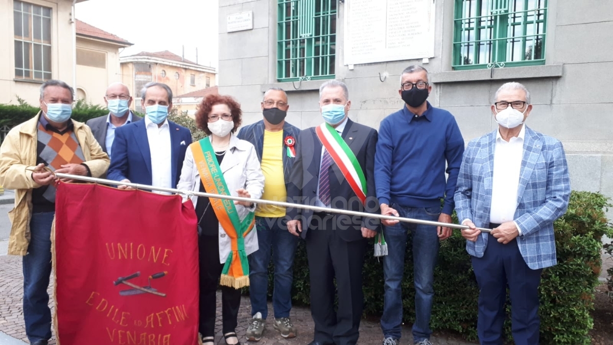 VENARIA - Con il municipio illuminato dal tricolore, la Città ha celebrato la Festa della Repubblica - FOTO
