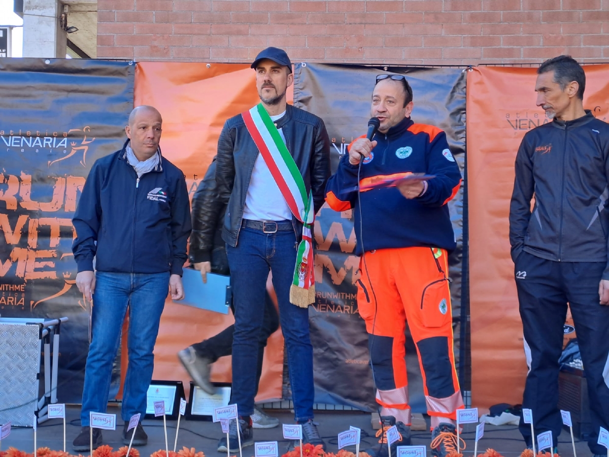 VENARIA - Una marea di gente per la «StraVenaria» e la «21 Reale» - FOTO E VIDEO