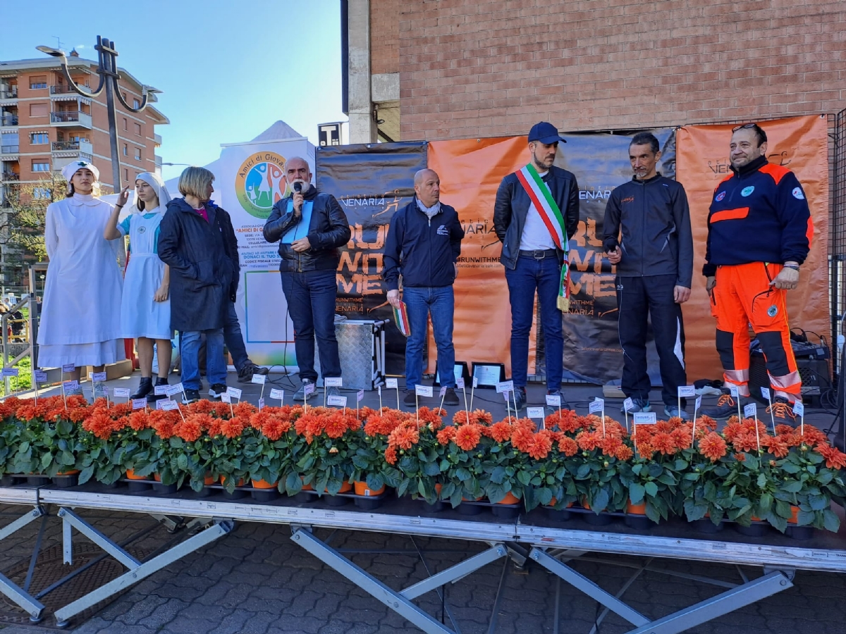 VENARIA - Una marea di gente per la «StraVenaria» e la «21 Reale» - FOTO E VIDEO