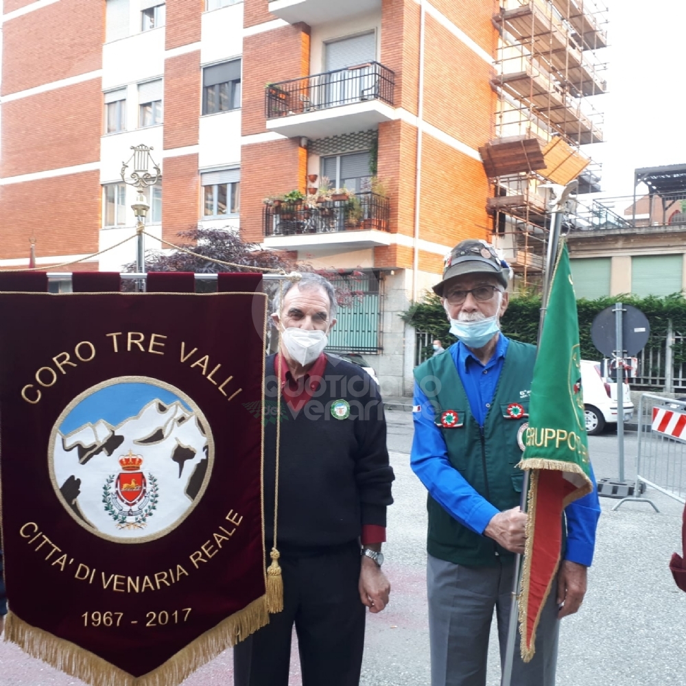 VENARIA - Con il municipio illuminato dal tricolore, la Città ha celebrato la Festa della Repubblica - FOTO
