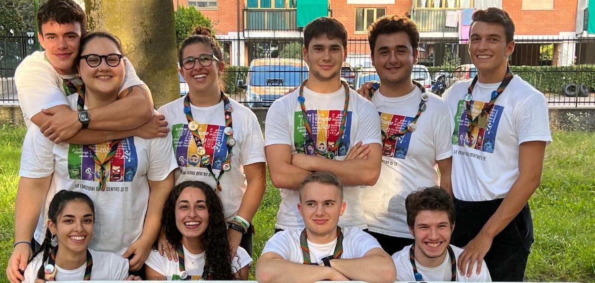 VENARIA - Parco pulito e panchine dipinte grazie al «Gruppo Scout Venaria Reale 1» - FOTO