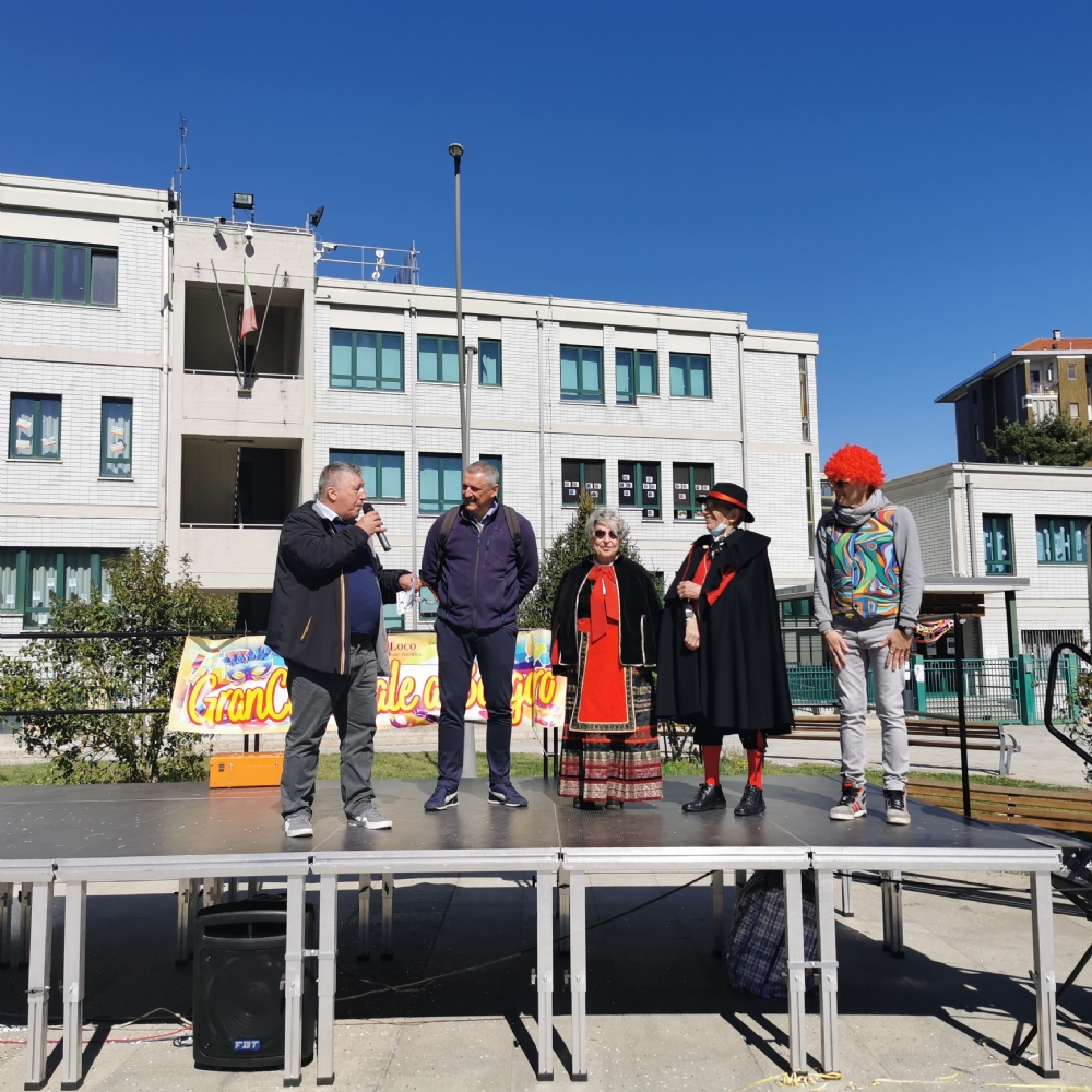 BORGARO - Tra Carnevale e Primavera, grande festa in piazza della Repubblica - FOTO