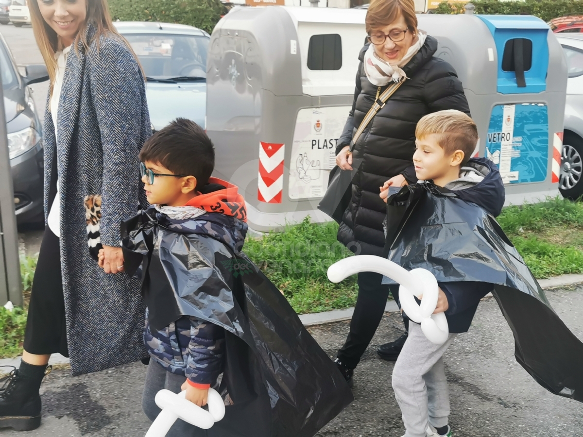 VENARIA - Le «Lanterne di San Martino»: protagonisti i bimbi dell'Asilo di Altessano - FOTO
