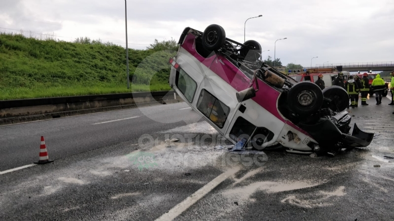 VENARIA REALE - Brutto incidente, tangenziale nord di Torino in tilt: due feriti al Maria Vittoria - FOTO