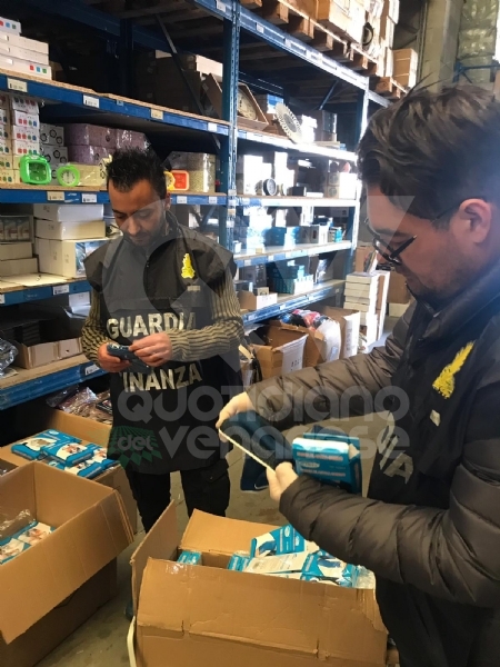 RIVOLI-PIANEZZA - Maxi sequestro di prodotti medici, sanitari e giocattoli: FOTO