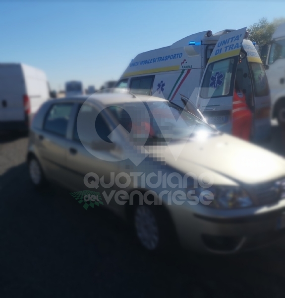 RIVOLI - Un ferito dopo l'incidente in tangenziale tra un'auto e un mezzo pesante - FOTO