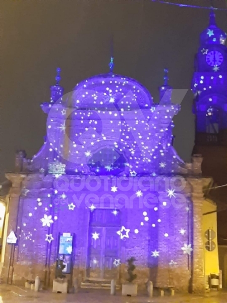 VENARIA-DRUENTO - Si respira l'aria del Natale grazie alle luminarie - FOTO