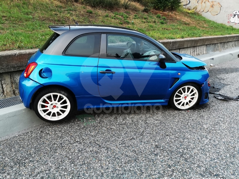 VENARIA - Scontro fra due auto in tangenziale: tre persone ferite