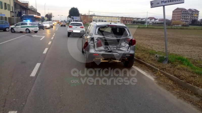 GRUGLIASCO - Scontro fra moto e auto in strada Antica di Grugliasco: centauro ferito