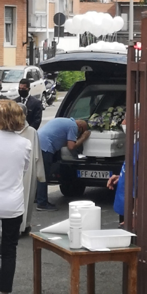 COLLEGNO - Lacrime e tanta commozione ai funerali del piccolo Riccardo Celoria - FOTO