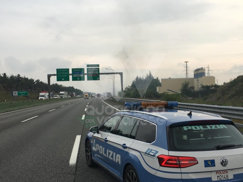 VENARIA-BORGARO - Il motore del tir prende fuoco: caos in tangenziale