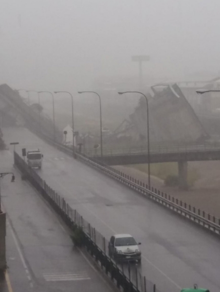 TRAGEDIA A GENOVA - CROLLA PONTE DELL'AUTOSTRADA: «CI SONO DEI MORTI» - FOTO e VIDEO